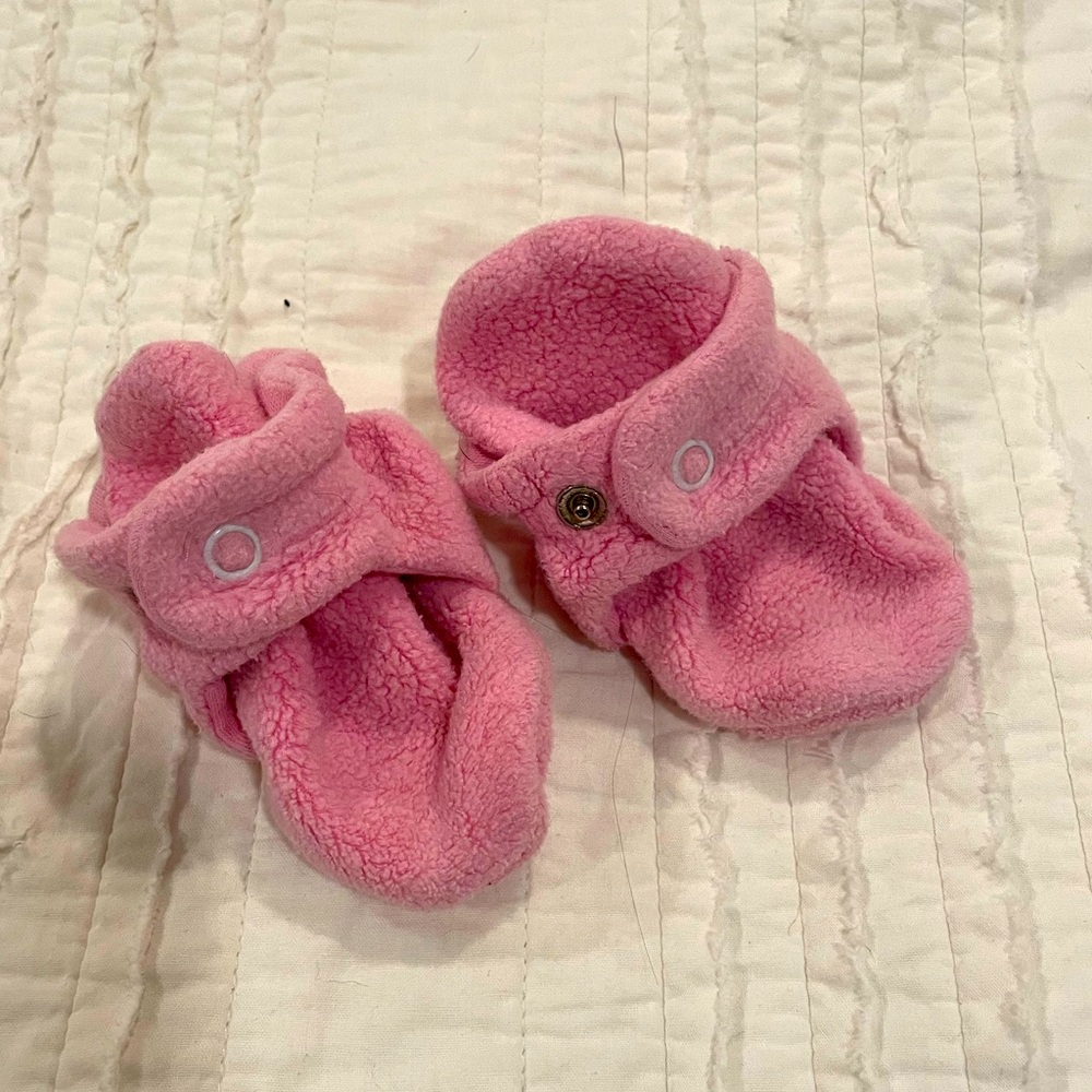 Pink fleece Zutano booties size 6 months